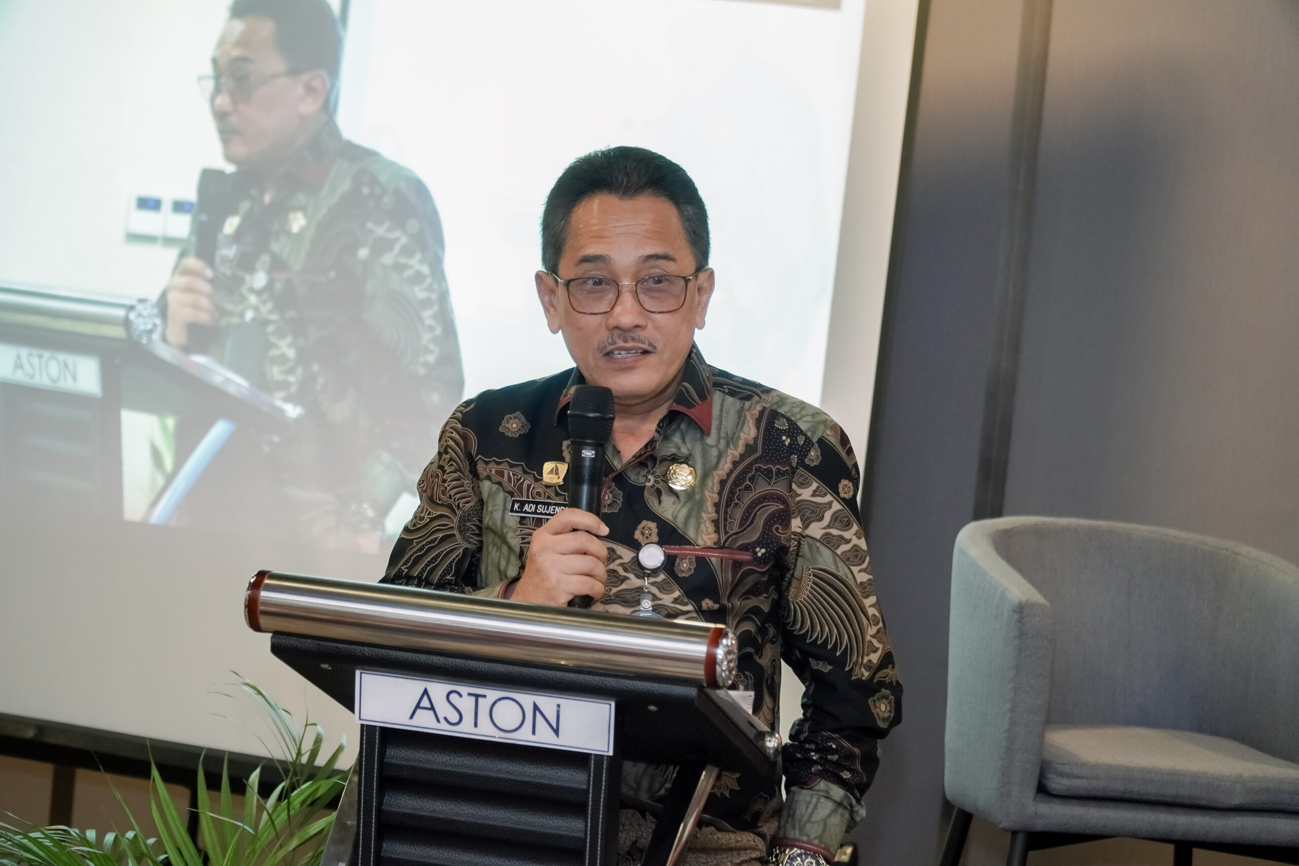 a menambahkan, program CERAH tidak hanya menjawab kebutuhan layanan kesehatan