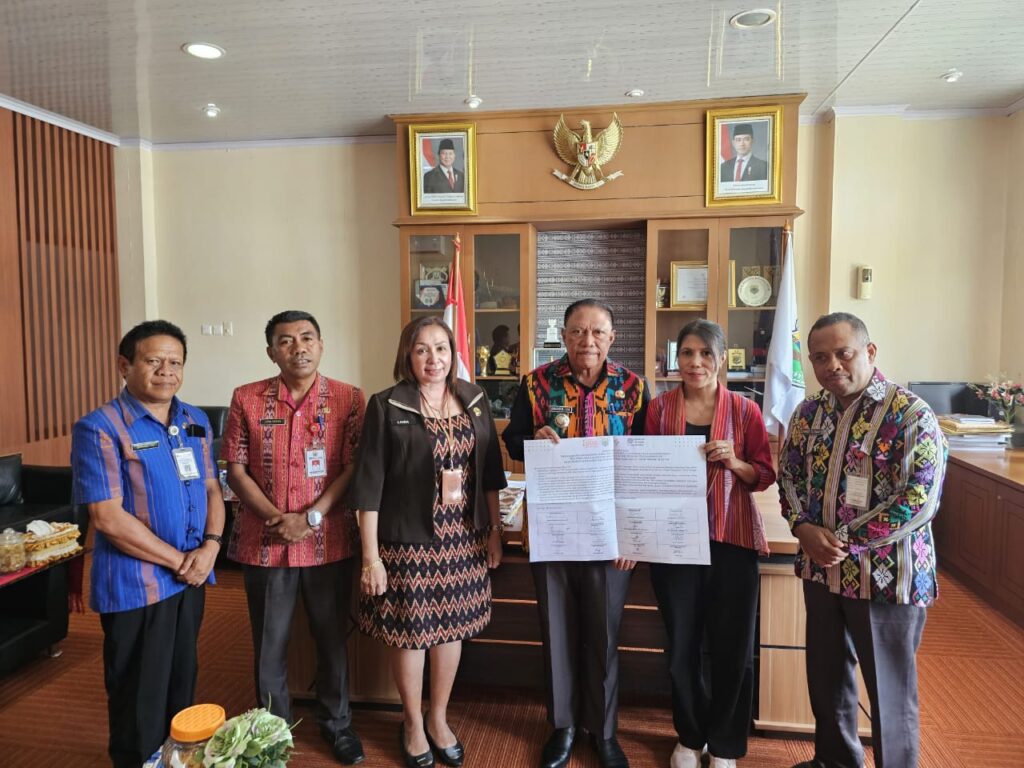 Komitmen ini juga ditandatangani secara terpisah Bupati Kabupaten TTS pada 6 November 2025 di kantornya.  
