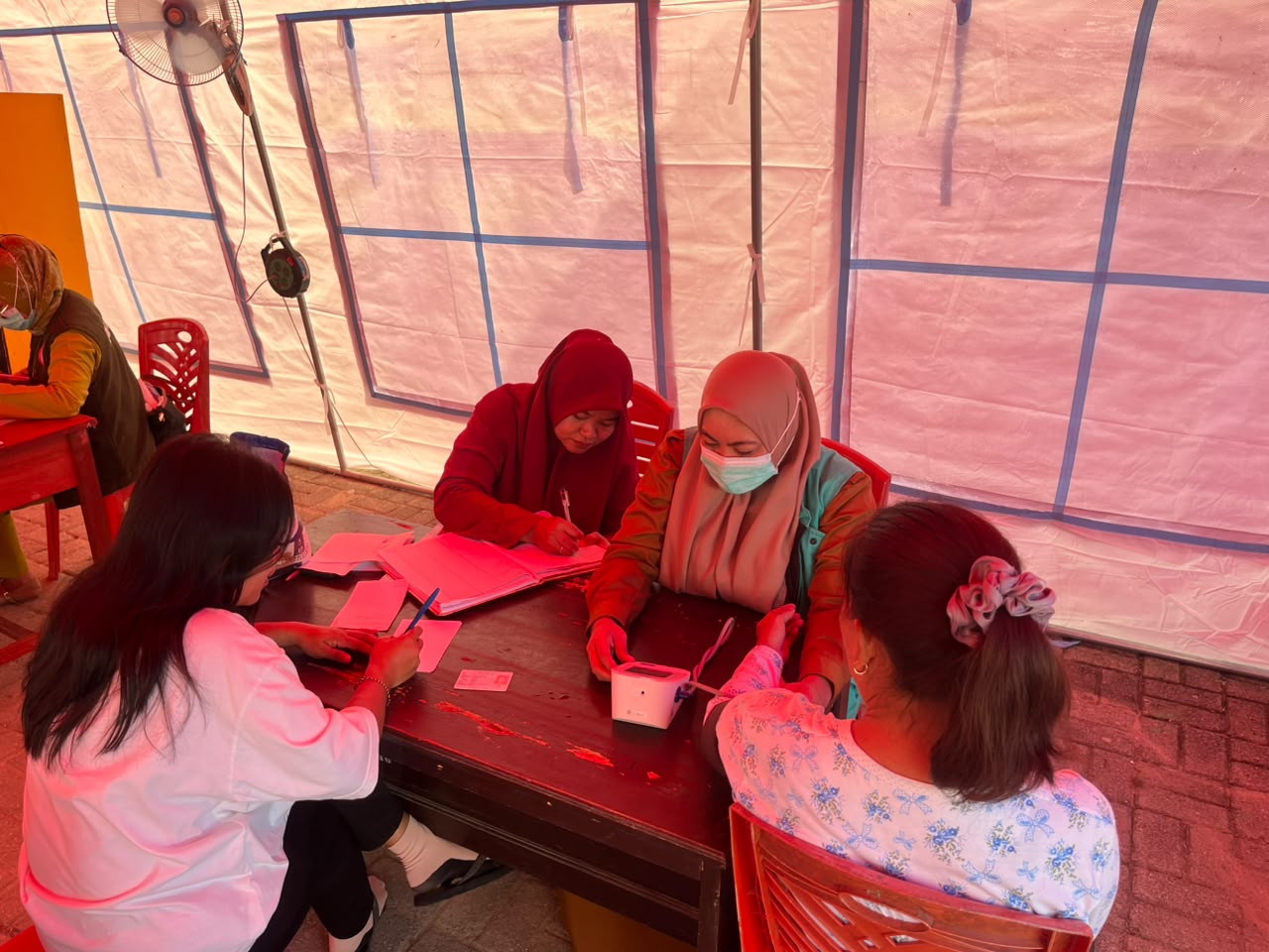 Puskesmas-Nokilalaki Taking blood pressure